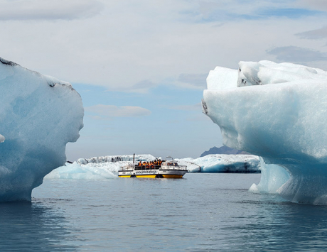 Média réf. 3447 (4/5): Croisière en bateau au milieu des icebergs à Jokulsarlon