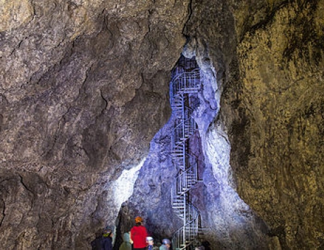 Exploration de la grotte de lave de Vatnshellir