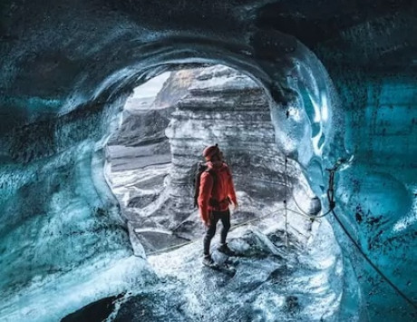 Découverte d'une grotte de glace secrète