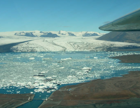Survol en avion du Hvannadalshnjukur, et des icebergs du lagon glaciaire de Jökulsarlon 