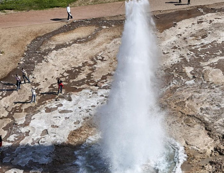 Média réf. 3521 (3/4): Geyser et aurores boréales