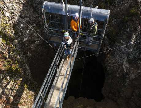 Média réf. 3341 (4/9): Descente au coeur d’un volcan