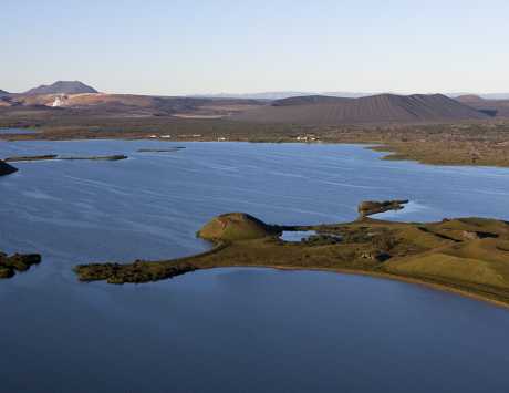 Média réf. 3463 (2/2): Survol en avion du lac Myvatn et du volcan Krafla