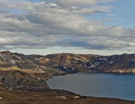 Média réf. 3464 (2/2): Survol en avion de Myvatn et de la caldeira de Askja