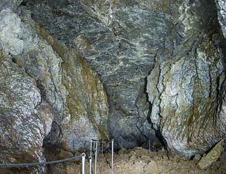 Média réf. 3484 (2/3): Exploration de la grotte de lave de Vatnshellir