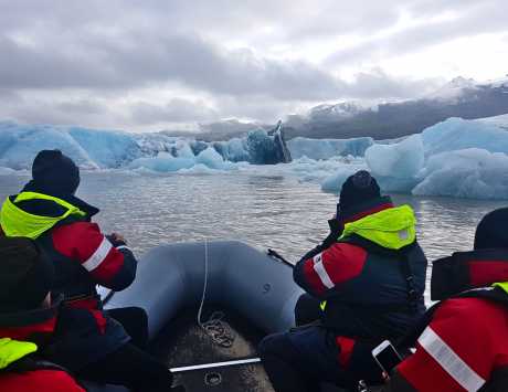 Média réf. 3494 (3/4): Croisière en zodiac entre les icebergs à Fjallsarlon