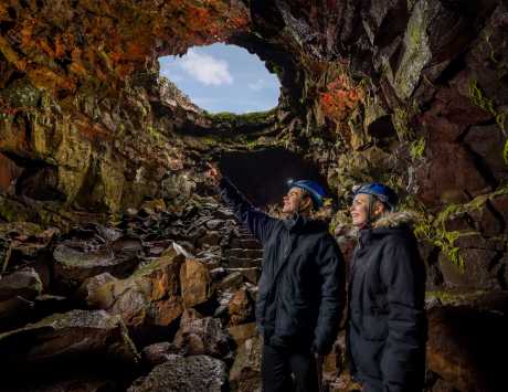 Média réf. 3399 (3/4): Exploration du tunnel de lave Raufarhólshellir