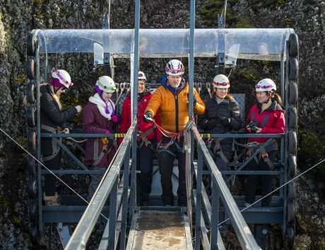 Média réf. 3501 (3/9): Descente au coeur d’un volcan