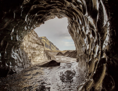 Découverte d'une grotte de glace secrète