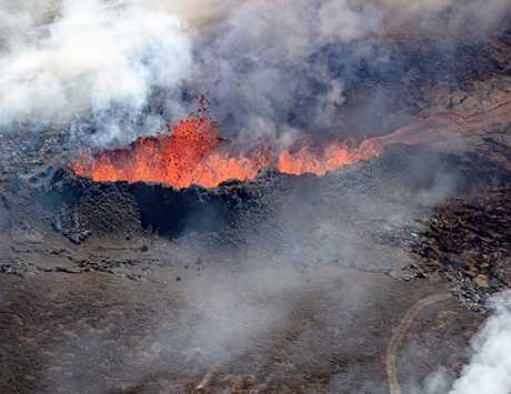 Média réf. 4186 (1/1): Survol en hélicoptère de l’éruption sur la péninsule de Reykjanes