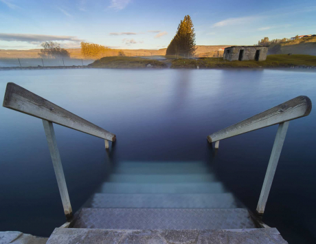 Média réf. 4035 (1/1): Baignade dans les eaux chaudes du Secret Lagoon à Fludir