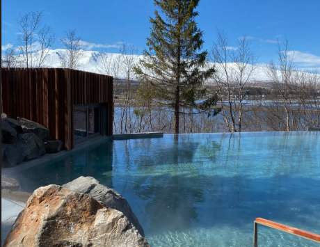 Baignade dans les eaux chaudes du Forest Lagoon sur les rives du fjord Eyjafjördur 