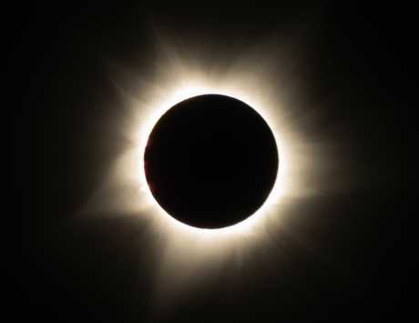 Média réf. 4335 (1/1): Geyser et éclipse solaire 